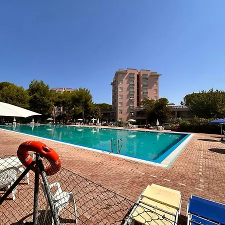 Trilo Nicoletta Nel Verde, Vicino Al Mare, Piscina E Posto Auto